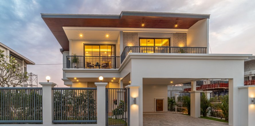 Chalet de 4 dormitorios en Pattaya, Tailandia № 134163