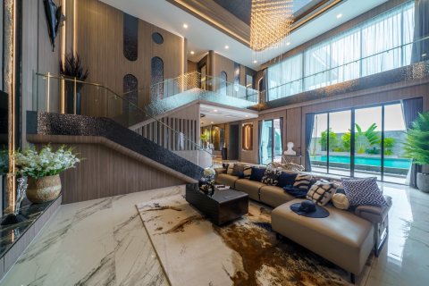 Chalet de 6 dormitorios en Pattaya, Tailandia № 134159 - foto 4