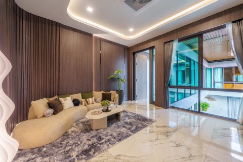 Chalet de 6 dormitorios en Pattaya, Tailandia № 134159 - foto 13