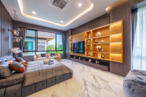 Chalet de 6 dormitorios en Pattaya, Tailandia № 134159 - foto 23