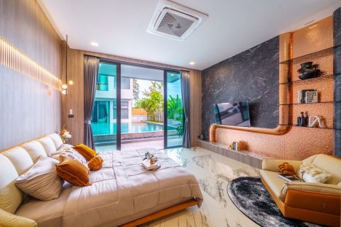 Chalet de 6 dormitorios en Pattaya, Tailandia № 134159 - foto 17
