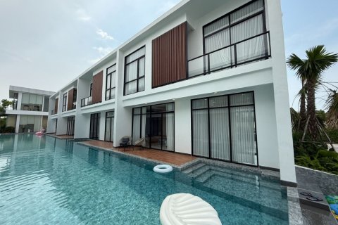Chalet de 3 dormitorios en Pattaya, Tailandia № 198784