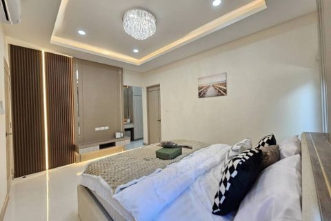 Chalet de 4 dormitorios en Pattaya, Tailandia № 173029 - foto 9