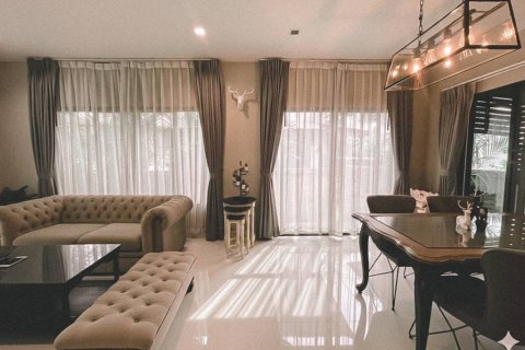 Casa de 3 dormitorios en Samut Prakan, Tailandia № 173026 - foto 3