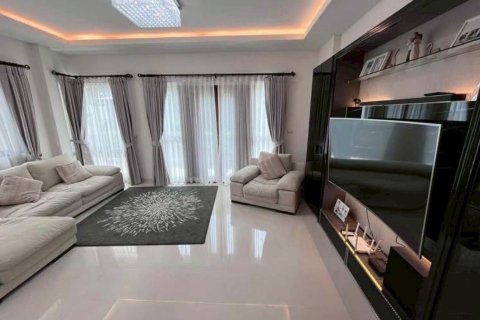 Casa de 4 dormitorios en Bang Kaeo, Tailandia № 168993 - foto 6