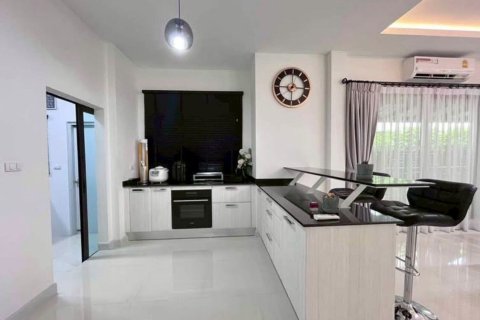 Casa de 4 dormitorios en Bang Kaeo, Tailandia № 168993 - foto 7
