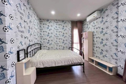 Casa de 4 dormitorios en Bang Kaeo, Tailandia № 168993 - foto 4