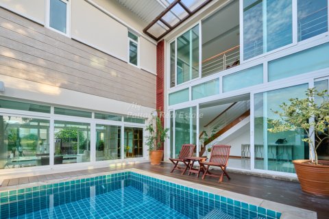 Casa de 3 dormitorios en Sattahip, Tailandia № 177846 - foto 3