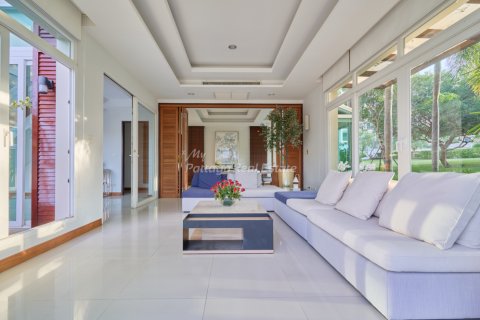 Casa de 3 dormitorios en Sattahip, Tailandia № 177846 - foto 8
