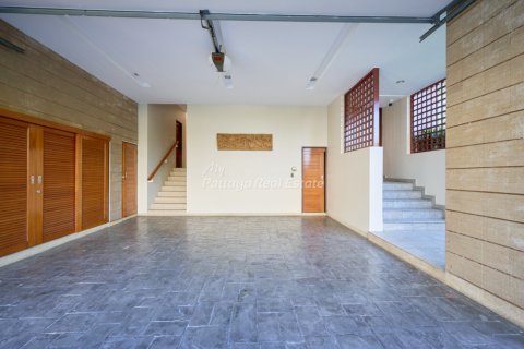 Casa de 3 dormitorios en Sattahip, Tailandia № 177846 - foto 28
