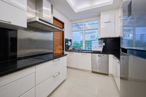Casa de 3 dormitorios en Sattahip, Tailandia № 177846 - foto 9