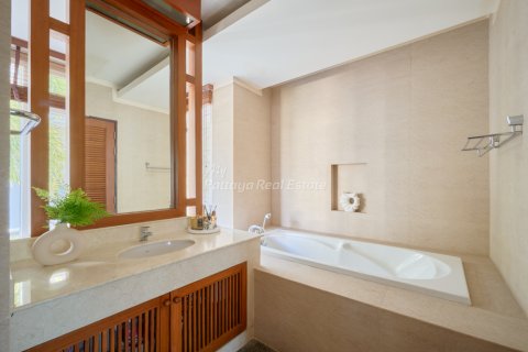Casa de 3 dormitorios en Sattahip, Tailandia № 177846 - foto 22