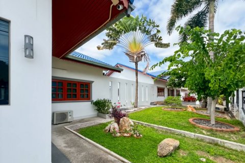 Chalet de 4 dormitorios en Hua Hin, Tailandia № 134634 - foto 10