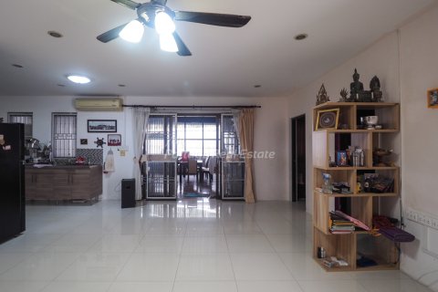 Casa de 2 dormitorios en Bang Lamung, Tailandia № 75548 - foto 3