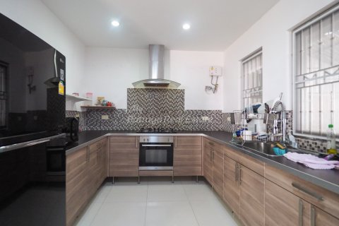 Casa de 2 dormitorios en Bang Lamung, Tailandia № 75548 - foto 8