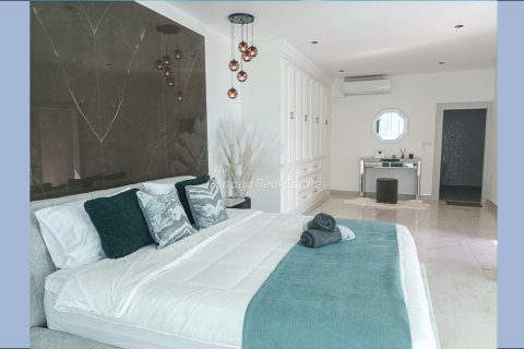 Casa de 8 dormitorios en Bang Lamung, Tailandia № 75549 - foto 16