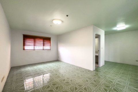 Condominio de 3 dormitorios en Bang Na, Bangkok, Tailandia № 75552 - foto 4