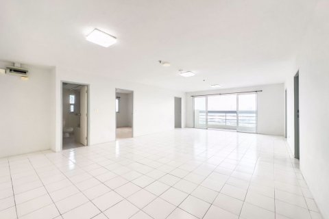 Condominio de 3 dormitorios en Bang Na, Bangkok, Tailandia № 75552