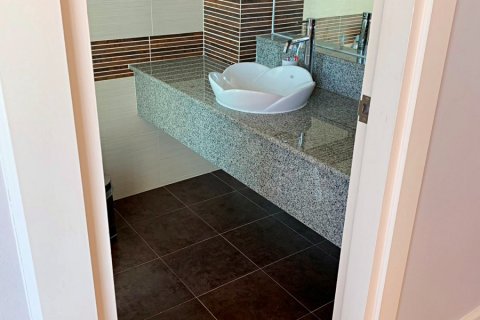 Condominio de 2 dormitorios en Cha-am, Tailandia № 168821 - foto 10