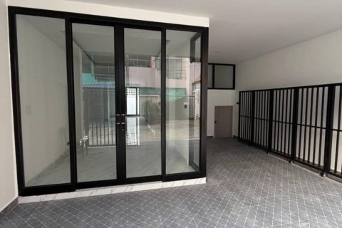 Adosado de 4 dormitorios en Pattaya, Tailandia № 153951 - foto 2