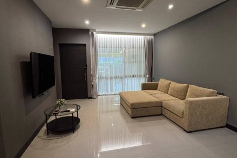 Adosado de 3 dormitorios en Lat Phrao, Bangkok, Tailandia № 153950 - foto 3