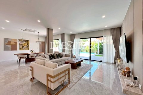 House in Pattaya, Thailand 3 bedrooms № 197512 - photo 6