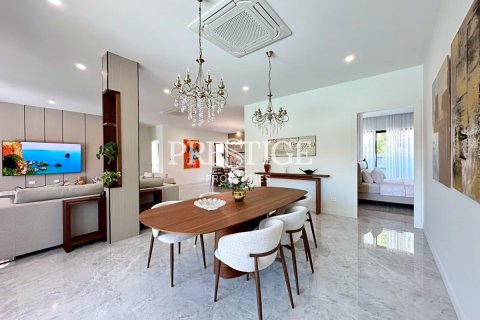 House in Pattaya, Thailand 3 bedrooms № 197512 - photo 9