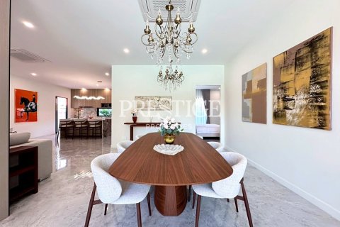 House in Pattaya, Thailand 3 bedrooms № 197512 - photo 8