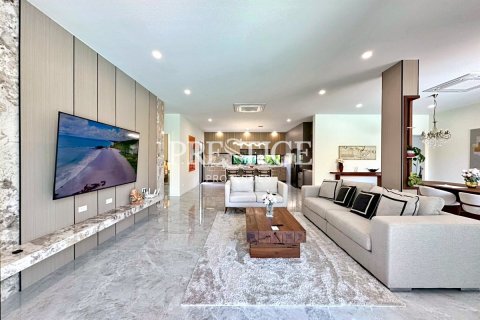 House in Pattaya, Thailand 3 bedrooms № 197512 - photo 4