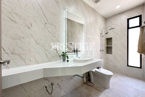 House in Pattaya, Thailand 3 bedrooms № 197512 - photo 25