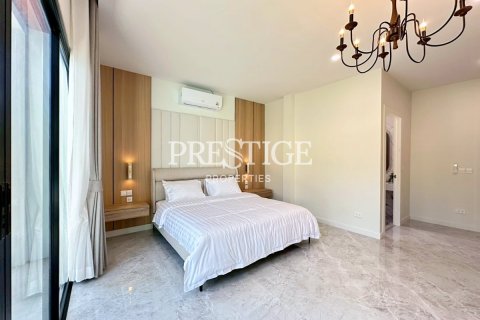 House in Pattaya, Thailand 3 bedrooms № 197512 - photo 20