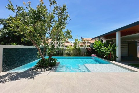 House in Pattaya, Thailand 3 bedrooms № 197512 - photo 30