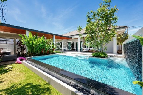 House in Pattaya, Thailand 3 bedrooms № 197512