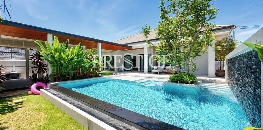 House in Pattaya, Thailand 3 bedrooms № 197512