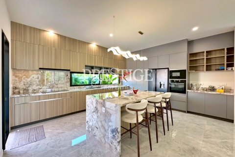 House in Pattaya, Thailand 3 bedrooms № 197512 - photo 10