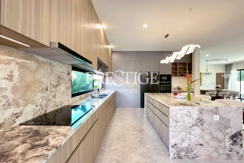 House in Pattaya, Thailand 3 bedrooms № 197512 - photo 12