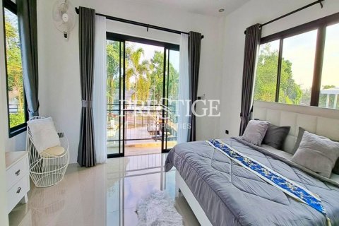 House in Pattaya, Thailand 6 bedrooms № 198551 - photo 9