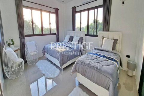 House in Pattaya, Thailand 6 bedrooms № 198551 - photo 11