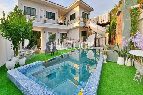 House in Pattaya, Thailand 6 bedrooms № 198551 - photo 14