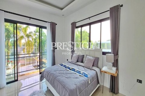 House in Pattaya, Thailand 6 bedrooms № 198551 - photo 6