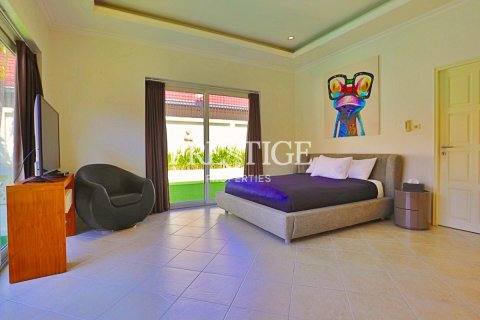 House in Pattaya, Thailand 6 bedrooms № 198554 - photo 10