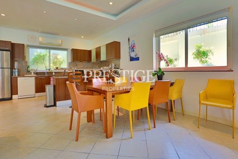 House in Pattaya, Thailand 6 bedrooms № 198554 - photo 7