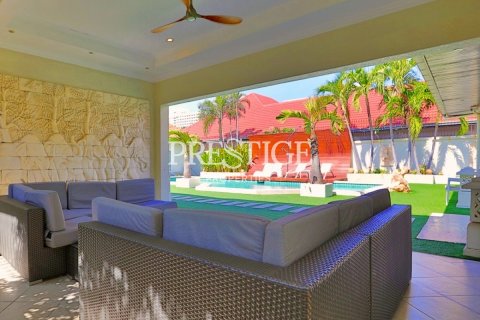 House in Pattaya, Thailand 6 bedrooms № 198554 - photo 29