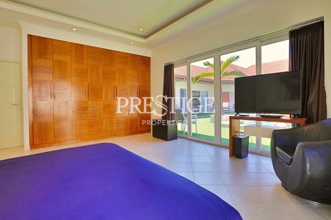 House in Pattaya, Thailand 6 bedrooms № 198554 - photo 12