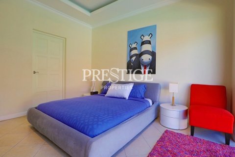 House in Pattaya, Thailand 6 bedrooms № 198554 - photo 26