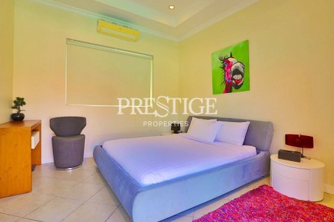 House in Pattaya, Thailand 6 bedrooms № 198554 - photo 21