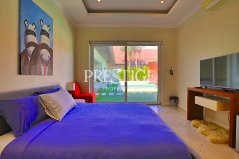 House in Pattaya, Thailand 6 bedrooms № 198554 - photo 25