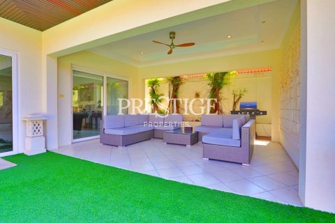 House in Pattaya, Thailand 6 bedrooms № 198554 - photo 28