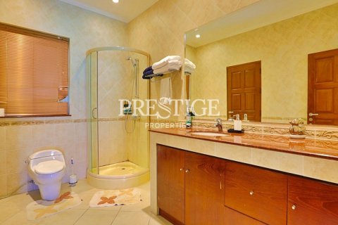 House in Pattaya, Thailand 6 bedrooms № 198554 - photo 27