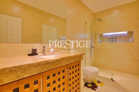 House in Pattaya, Thailand 6 bedrooms № 198554 - photo 24